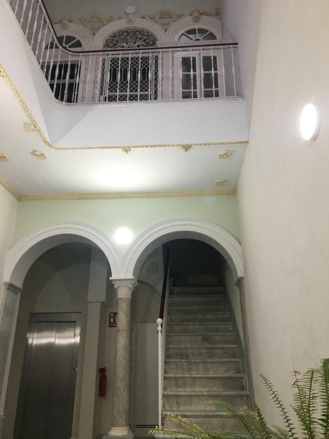 Apartamento nuevo en casa tipo palacio Cádiz Exterior foto