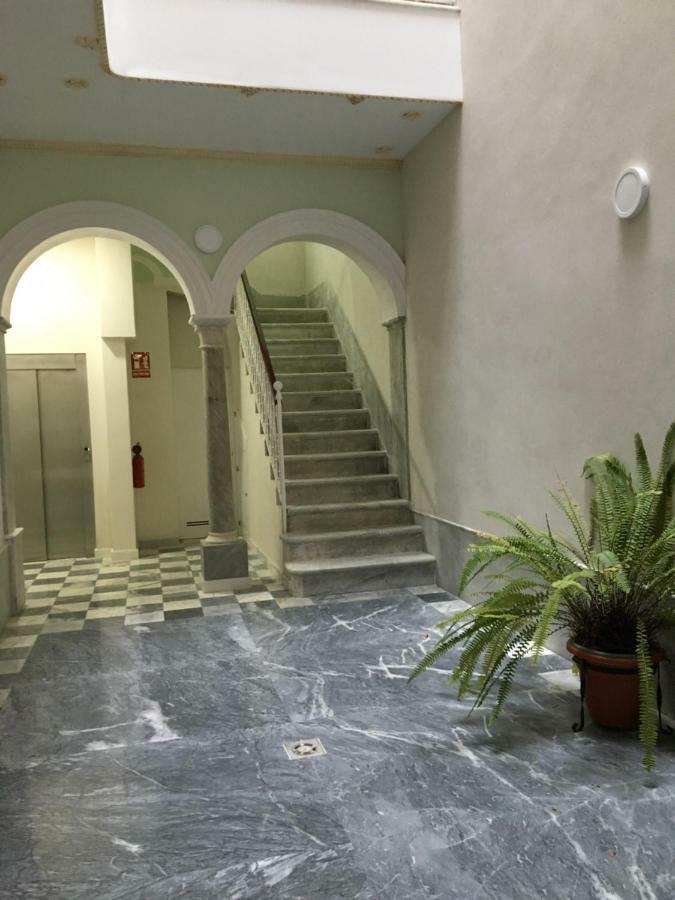 Apartamento nuevo en casa tipo palacio Cádiz Exterior foto